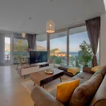Superior One Bedroom Apartment With Sea & Old Town View