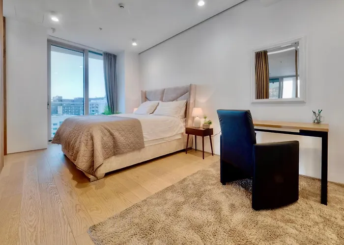 Superior One Bedroom Apartment With Sea & Old Town View
