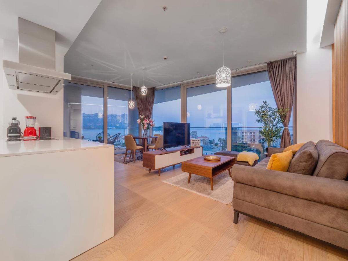 Superior One Bedroom With Sea & Old Town View