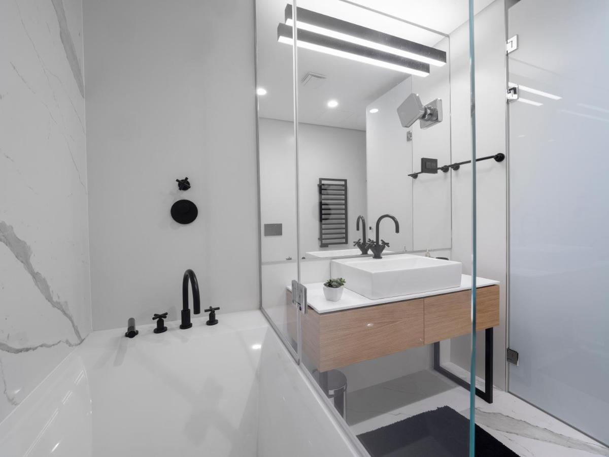 Superior One Bedroom With Sea & Old Town View Apartment